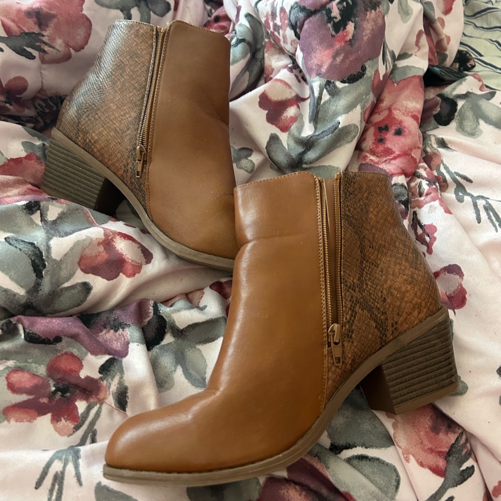 Women’s leather boots